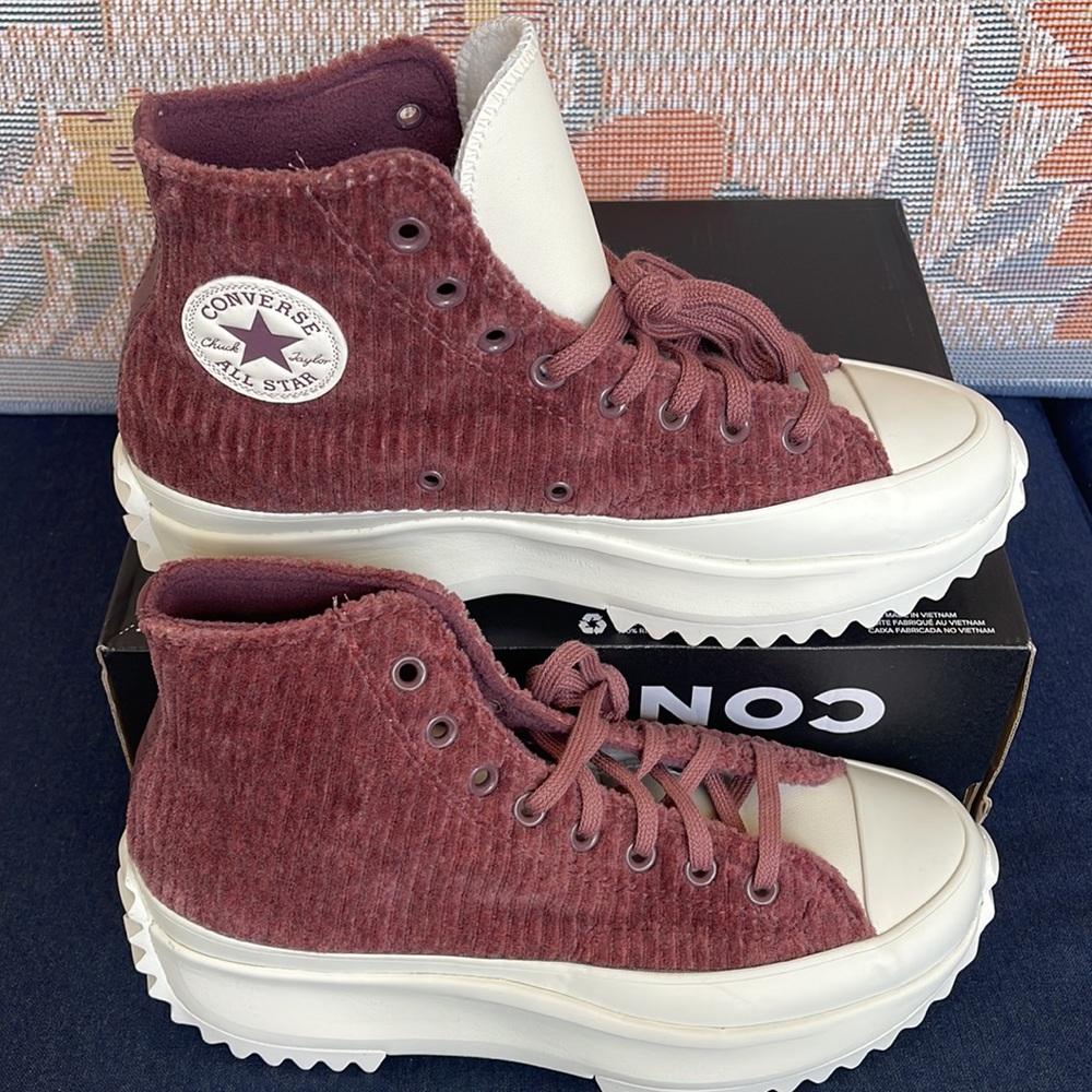 Converse WMNS A03252C
RUN STAR HIKE HI
DARK WINE/SADDLE/EGRET
Platforms - Picture 2 of 16